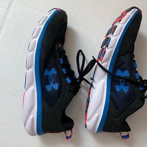 Boy size 7 Under Amours Shoes